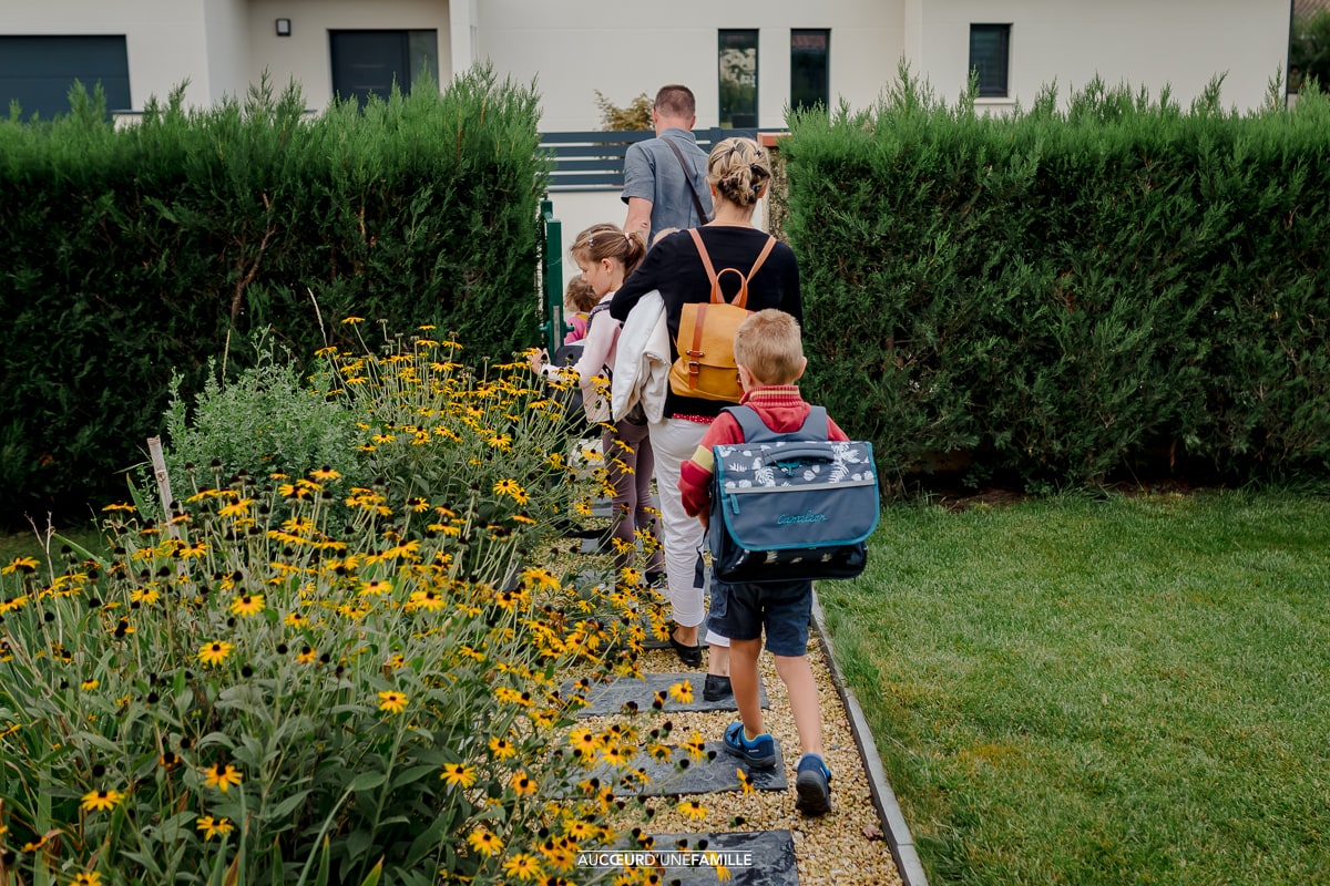 photo rentrée scolaire en famille