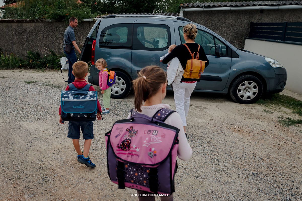 photo rentrée scolaire en famille