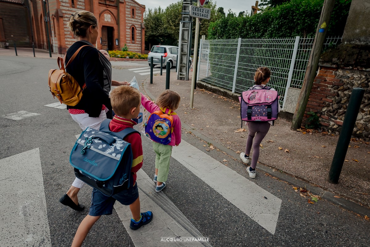 photo rentrée scolaire en famille