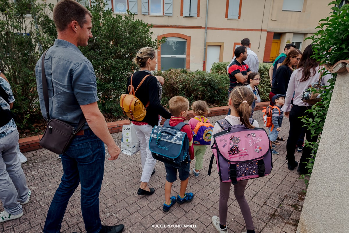 photo rentrée scolaire en famille