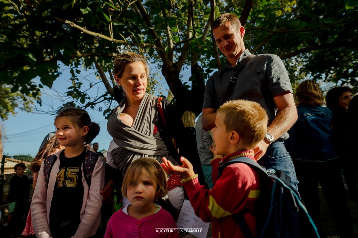 photo rentrée scolaire en famille