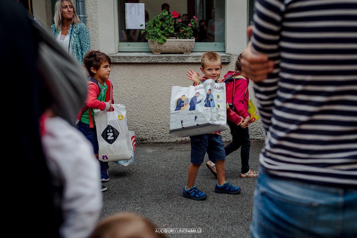 photo rentrée scolaire en famille